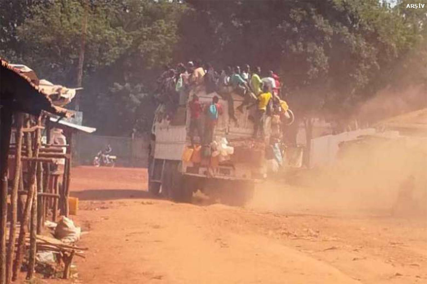 "Yolcu taşıyan kamyon" devrildi: 78 ölü 60 yaralı